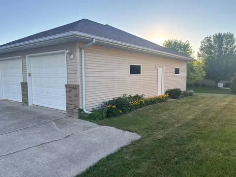 Exterior - 401 S Bruce St S, Marshall, MN 56258 photo 7 of 7