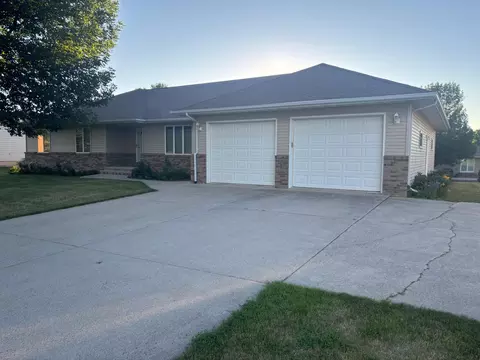 Exterior - 401 S Bruce St S, Marshall, MN 56258 photo 6 of 7