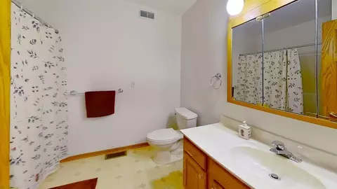Bath - 401 S Bruce St S, Marshall, MN 56258 photo 3 of 3