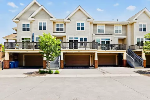 8138 Oakview Cir N, Maple Grove, MN 55369