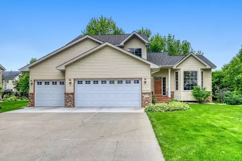 2337 Manuela Dr, Chaska, MN 55318