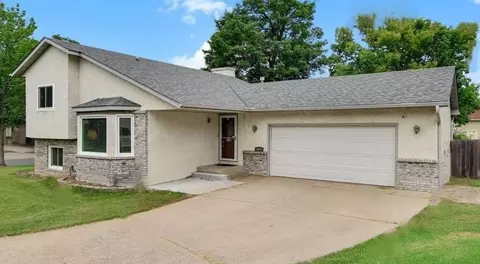9887 Ilex St NW, Coon Rapids, MN 55433