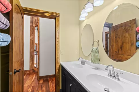Bath - 17538 Hunt Lake Trl, Faribault, MN 55021 photo 5 of 6