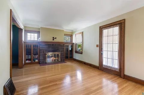 Living - 928 N 19th Ave E, Duluth, MN 55812 photo 2 of 3