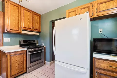 Kitchen - 928 N 19th Ave E, Duluth, MN 55812 photo 2 of 3