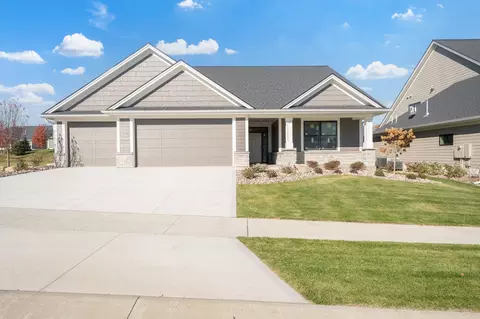 2657 Scenic Point Dr SW, Rochester, MN 55902