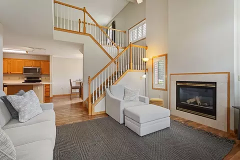2440 Oakridge Cir, Hudson, WI 54016