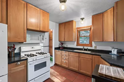Kitchen - 2819 E 25th St, Minneapolis, MN 55406 photo 2 of 3