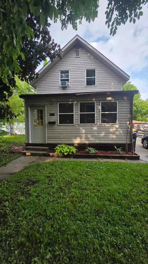513 3rd St SE, Willmar, MN 56201