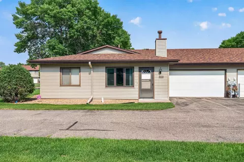8500 S Maplebrook Cir, Brooklyn Park, MN 55445