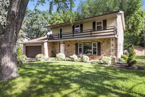 2340 Skyline Dr, Bloomington, MN 55425