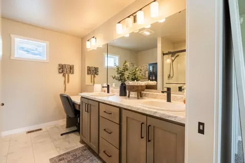 Bath - 4744 Hampton Loop S, Moorhead, MN 56560 photo 3 of 5