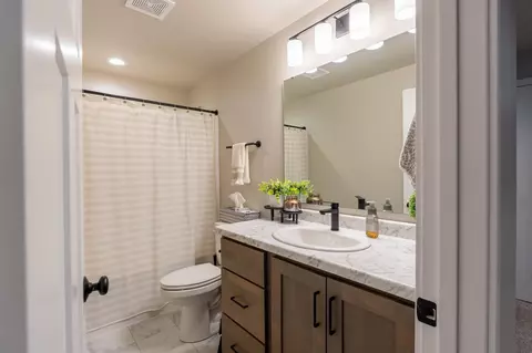 Bath - 4744 Hampton Loop S, Moorhead, MN 56560 photo 1 of 5