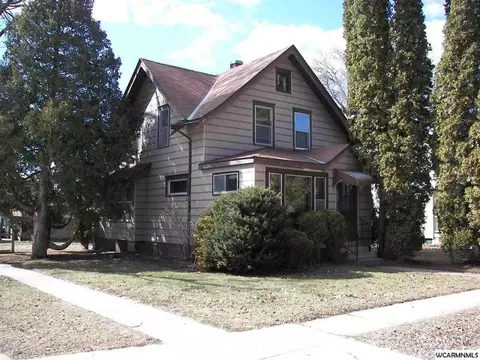 824 3rd St SE, Willmar, MN 56201