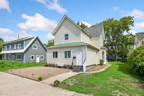 825 18th Ave NE, Minneapolis, MN 55418