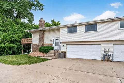 12206 Oak Leaf Cir, Burnsville, MN 55337