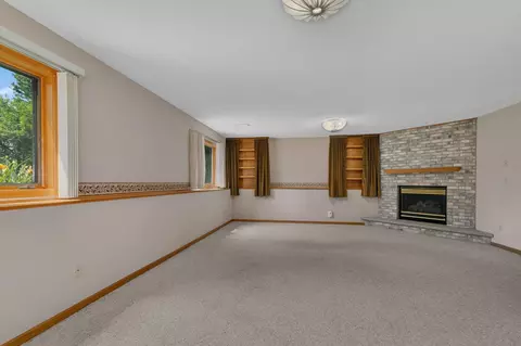 Living - 39 Fairfield Ln, Saint Cloud, MN 56303 photo 9 of 10