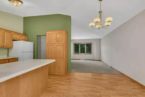 Living - 39 Fairfield Ln, Saint Cloud, MN 56303 photo 2 of 10