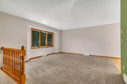 Living - 39 Fairfield Ln, Saint Cloud, MN 56303 photo 5 of 10