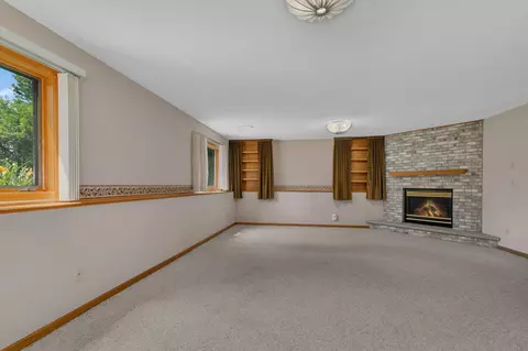Living - 39 Fairfield Ln, Saint Cloud, MN 56303 photo 8 of 10