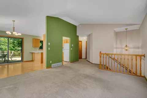 Living - 39 Fairfield Ln, Saint Cloud, MN 56303 photo 1 of 10