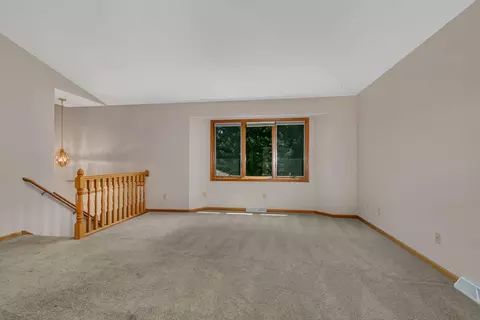 Living - 39 Fairfield Ln, Saint Cloud, MN 56303 photo 3 of 10