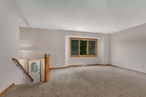 Living - 39 Fairfield Ln, Saint Cloud, MN 56303 photo 4 of 10