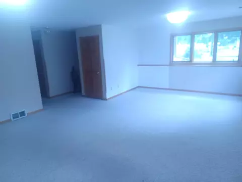 Living - 39 Fairfield Ln, Saint Cloud, MN 56303 photo 2 of 4
