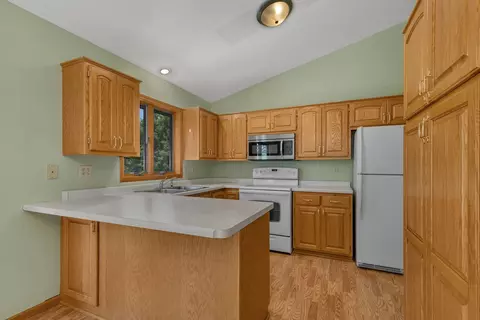 Kitchen - 39 Fairfield Ln, Saint Cloud, MN 56303 photo 3 of 4