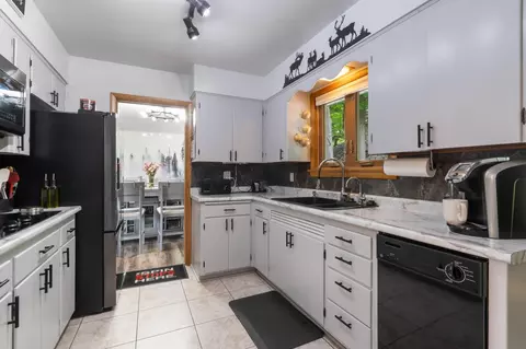 Kitchen - 615 Snively Rd, Duluth, MN 55803 photo 1 of 2