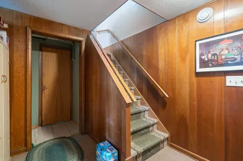 Entry Way - 615 Snively Rd, Duluth, MN 55803 photo 2 of 4
