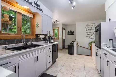 Kitchen - 615 Snively Rd, Duluth, MN 55803 photo 2 of 2