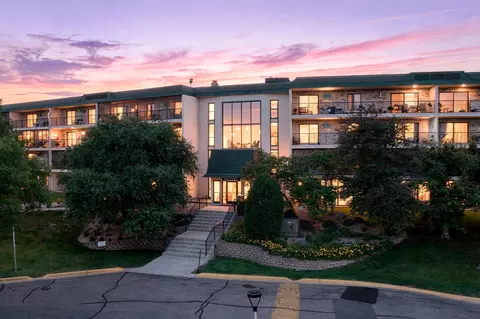 10411 Cedar Lake Rd #419, Minnetonka, MN 55305
