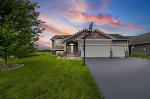 6679 210th St W, Farmington, MN 55024