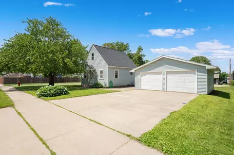210 2nd Ave NE, Plainview, MN 55964 photo 1