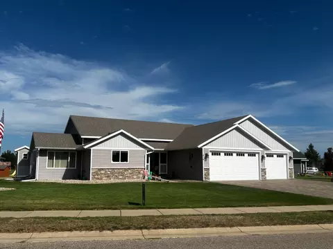 814 Curt Felt Dr, Alexandria, MN 56308