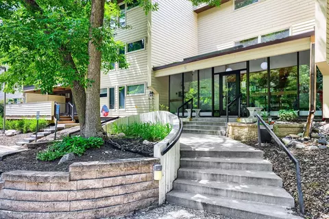 12600 Parkwood Dr #313, Burnsville, MN 55337