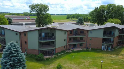 808 Lake Chapeau Dr #202, Albert Lea, MN 56007