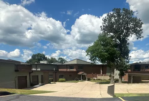 808 Lake Chapeau Dr #202, Albert Lea, MN 56007
