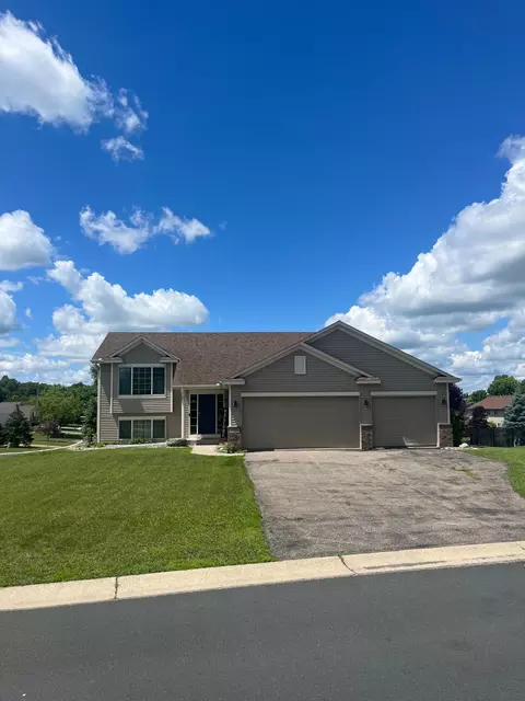 2431 Big Oak Ln, Mayer, MN 55360