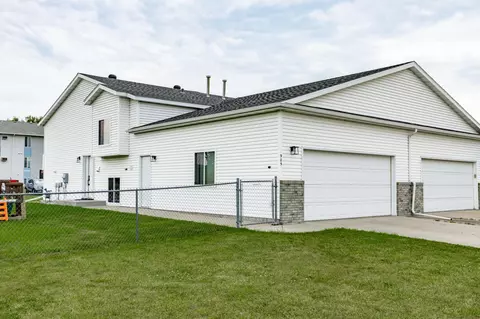 905 11th St W, West Fargo, ND 58078