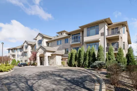 555 Oak Ridge Pl #150, Hopkins, MN 55305