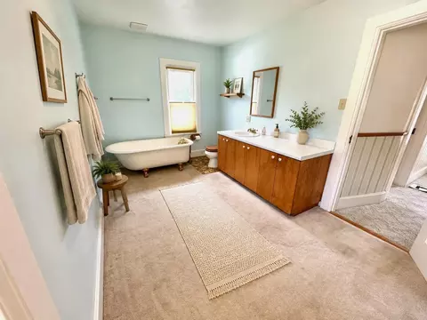 Bath - 302 W Marshall St, Marshall, MN 56258 photo 2 of 2