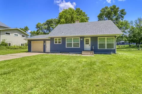 607 Maplewood Dr SE, Pelican Rapids, MN 56572