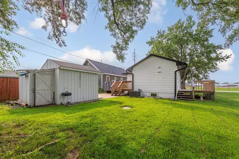 Exterior - 304 20th St NW, Faribault, MN 55021 photo 8 of 11