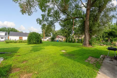Exterior - 304 20th St NW, Faribault, MN 55021 photo 7 of 11