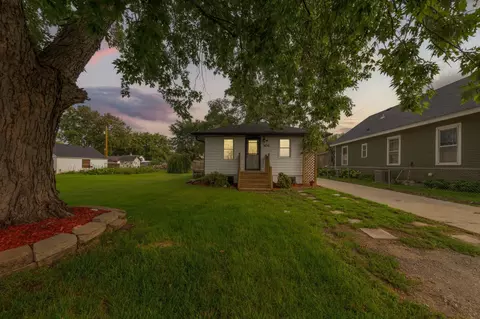Exterior - 304 20th St NW, Faribault, MN 55021 photo 3 of 11