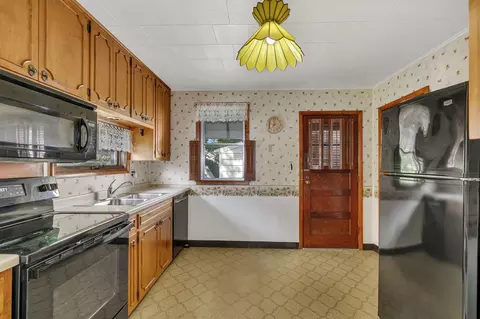 Kitchen - 913 12th Ave S, Saint Cloud, MN 56301 photo 2 of 2