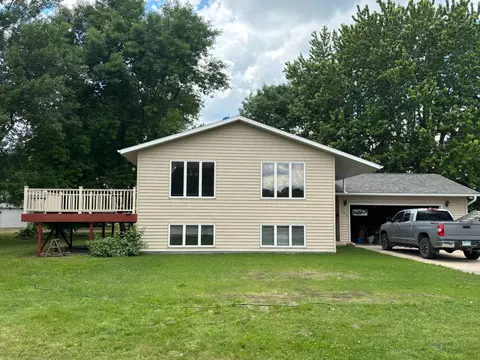 590 Lakeview Rd, Heron Lake, MN 56137