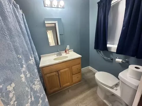 Bath - 810 14th Ave SE, Austin, MN 55912 photo 1 of 2